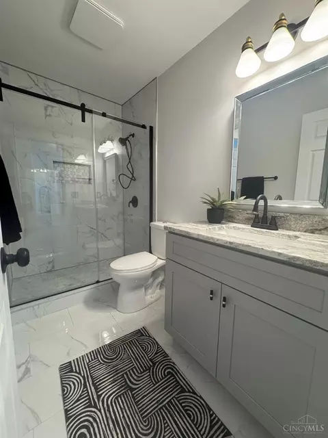 Bath - 19 Hollow Tree Ct, Hamilton, OH 45013 photo 7 of 11
