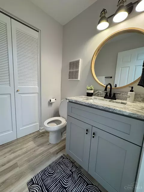 Bath - 19 Hollow Tree Ct, Hamilton, OH 45013 photo 10 of 11
