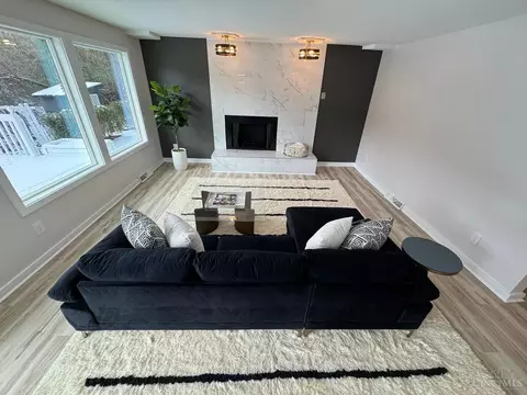 Living - 19 Hollow Tree Ct, Hamilton, OH 45013 photo 3 of 9
