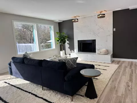 Living - 19 Hollow Tree Ct, Hamilton, OH 45013 photo 8 of 9