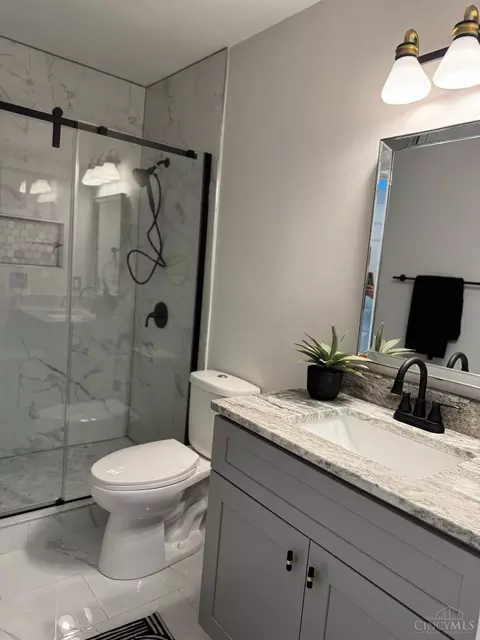 Bath - 19 Hollow Tree Ct, Hamilton, OH 45013 photo 5 of 11