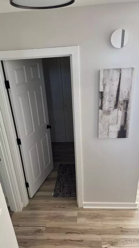 Entry Way - 19 Hollow Tree Ct, Hamilton, OH 45013 photo 8 of 10