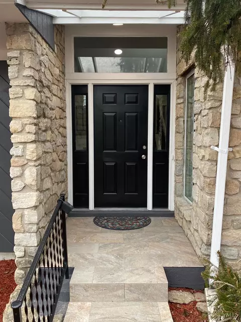 Entry Way - 19 Hollow Tree Ct, Hamilton, OH 45013 photo 1 of 10