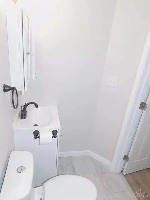 Bath - 1718 State Ave, Cincinnati, OH 45204 photo 7 of 8