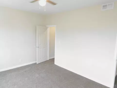 Bedroom - 1718 State Ave, Cincinnati, OH 45204 photo 3 of 8