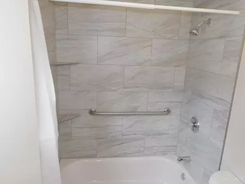 Bath - 1718 State Ave, Cincinnati, OH 45204 photo 2 of 8