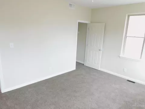 Bedroom - 1718 State Ave, Cincinnati, OH 45204 photo 2 of 8