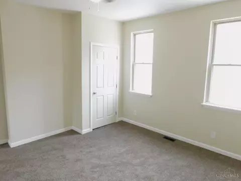 Bedroom - 1718 State Ave, Cincinnati, OH 45204 photo 5 of 8