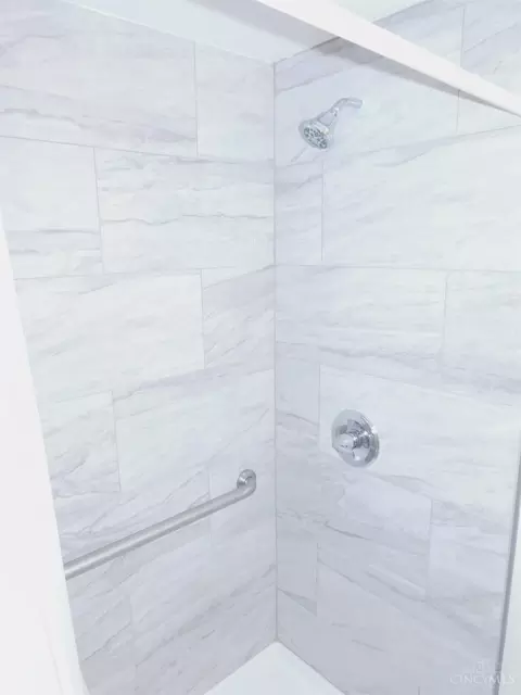 Bath - 1718 State Ave, Cincinnati, OH 45204 photo 6 of 8