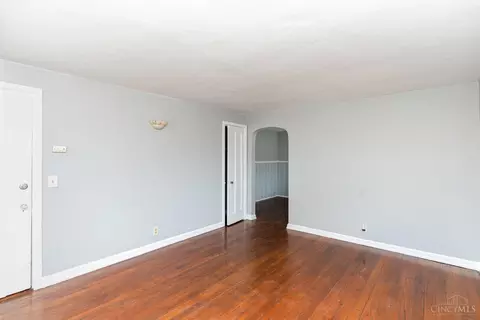 Living - 1627 Summit Rd, Cincinnati, OH 45237 photo 1 of 3