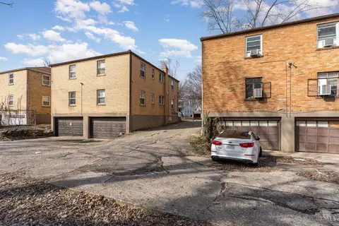 Exterior - 1627 Summit Rd, Cincinnati, OH 45237 photo 4 of 5