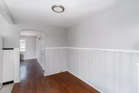 Entry Way - 1627 Summit Rd, Cincinnati, OH 45237 photo 3 of 4