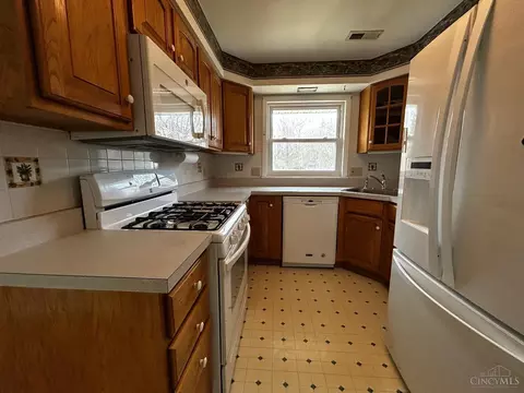 832 Overbrook Ave, Hamilton Township, OH 45039 photo 6