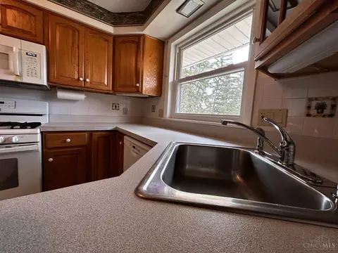 832 Overbrook Ave, Hamilton Township, OH 45039 photo 8