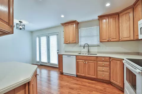 Kitchen - 3935 Randolph Ln, Cincinnati, OH 45245 photo 2 of 4