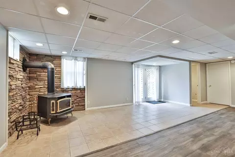 Living - 3935 Randolph Ln, Cincinnati, OH 45245 photo 6 of 6