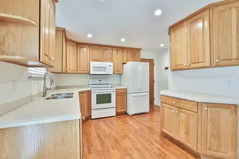 Kitchen - 3935 Randolph Ln, Cincinnati, OH 45245 photo 4 of 4