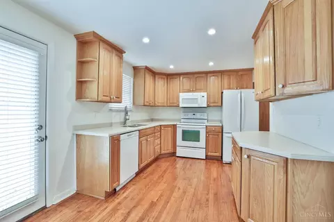 Kitchen - 3935 Randolph Ln, Cincinnati, OH 45245 photo 3 of 4