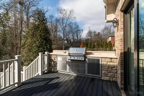 Exterior - 7775 Jolain Dr, Montgomery, OH 45242 photo 7 of 17