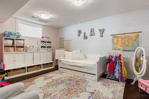 Bedroom - 7775 Jolain Dr, Montgomery, OH 45242 photo 7 of 9
