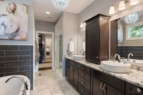 Bath - 7775 Jolain Dr, Montgomery, OH 45242 photo 2 of 6