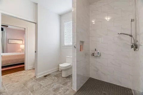 Bath - 7775 Jolain Dr, Montgomery, OH 45242 photo 5 of 6