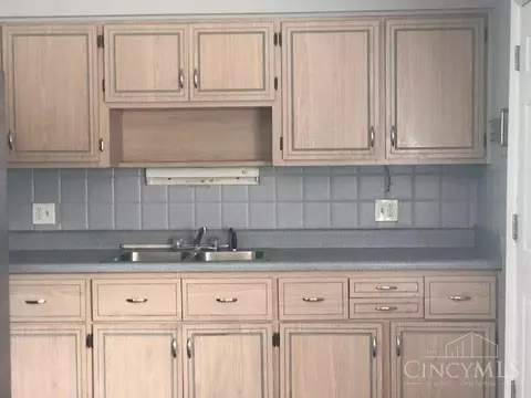 2863 Orland Ave, Cincinnati, OH 45211 photo 2