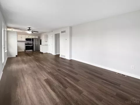 Living - 2416 Oaktree Pl, Cincinnati, OH 45238 photo 2 of 3