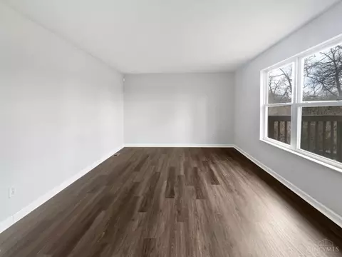 Living - 2416 Oaktree Pl, Cincinnati, OH 45238 photo 3 of 3