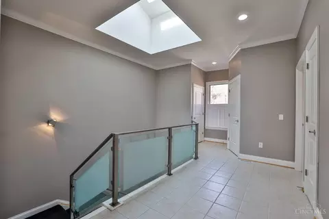 Entry Way - 355 Oregon St, Cincinnati, OH 45202 photo 9 of 9