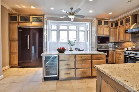 Kitchen - 355 Oregon St, Cincinnati, OH 45202 photo 2 of 6