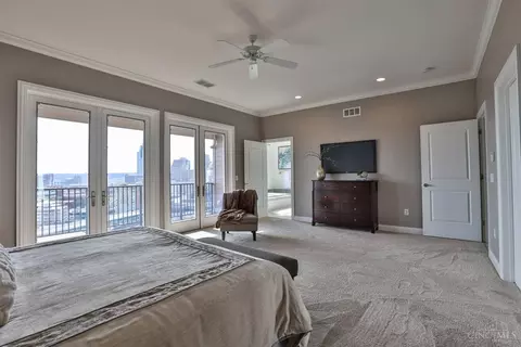 Bedroom - 355 Oregon St, Cincinnati, OH 45202 photo 2 of 8
