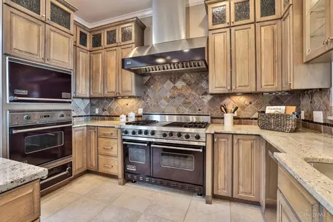 Kitchen - 355 Oregon St, Cincinnati, OH 45202 photo 5 of 6
