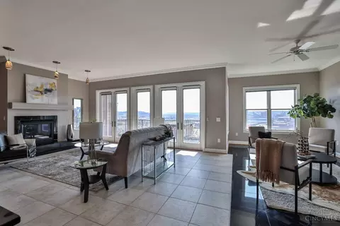 Living - 355 Oregon St, Cincinnati, OH 45202 photo 3 of 6