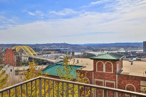 View/Area - 355 Oregon St, Cincinnati, OH 45202 photo 4 of 6