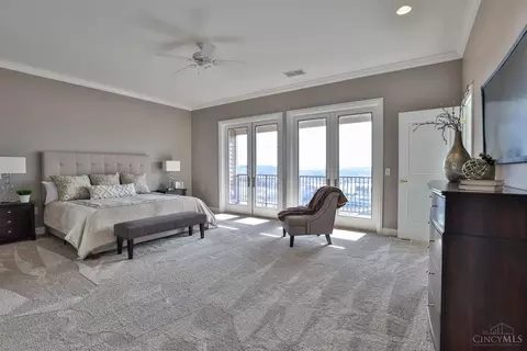 Bedroom - 355 Oregon St, Cincinnati, OH 45202 photo 1 of 8