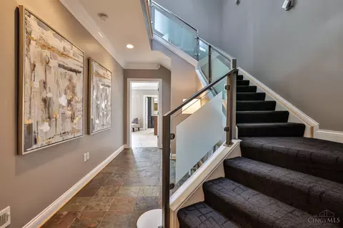 Entry Way - 355 Oregon St, Cincinnati, OH 45202 photo 3 of 9