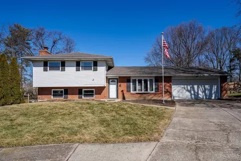 8 Dan Ct, Fairfield, OH 45014