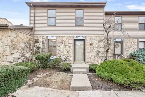 5245 Pros Dr, West Chester, OH 45069