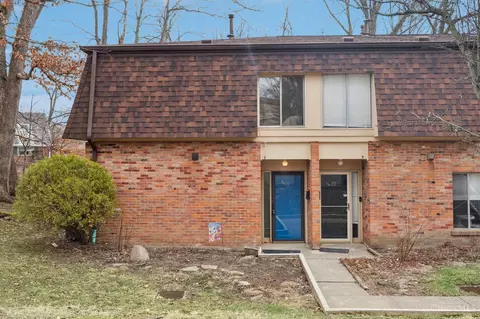 24 Burwood Ct, Greenhills, OH 45218