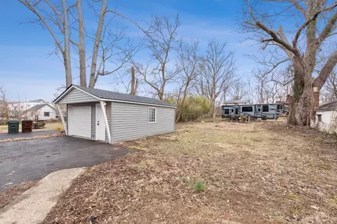 Exterior - 4410 Galbraith Rd, Cincinnati, OH 45236 photo 5 of 8