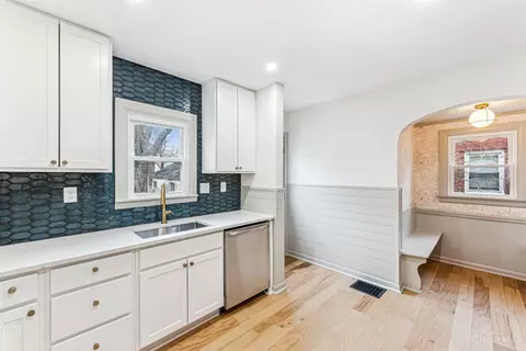 Kitchen - 4410 Galbraith Rd, Cincinnati, OH 45236 photo 2 of 3