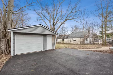 Exterior - 4410 Galbraith Rd, Cincinnati, OH 45236 photo 6 of 8