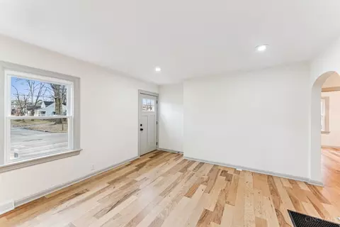 Living - 4410 Galbraith Rd, Cincinnati, OH 45236 photo 1 of 3