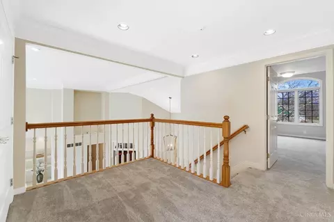Entry Way - 5083 Rollman Estates Dr, Cincinnati, OH 45236 photo 5 of 5