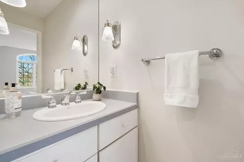 Bath - 5083 Rollman Estates Dr, Cincinnati, OH 45236 photo 6 of 6