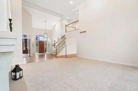 Living - 5083 Rollman Estates Dr, Cincinnati, OH 45236 photo 3 of 5