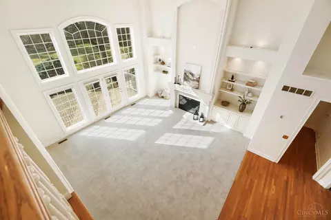 Living - 5083 Rollman Estates Dr, Cincinnati, OH 45236 photo 5 of 5