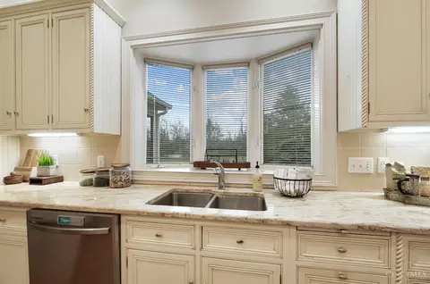Kitchen - 5083 Rollman Estates Dr, Cincinnati, OH 45236 photo 5 of 5