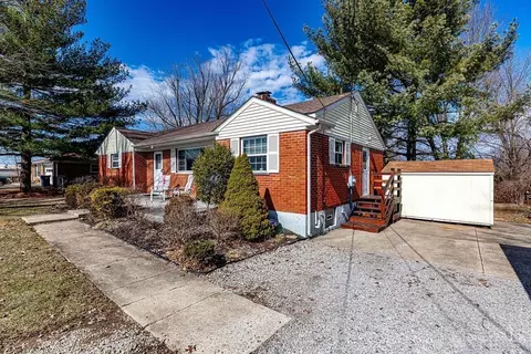 994 Joyce Dr, Batavia, OH 45103 photo 2
